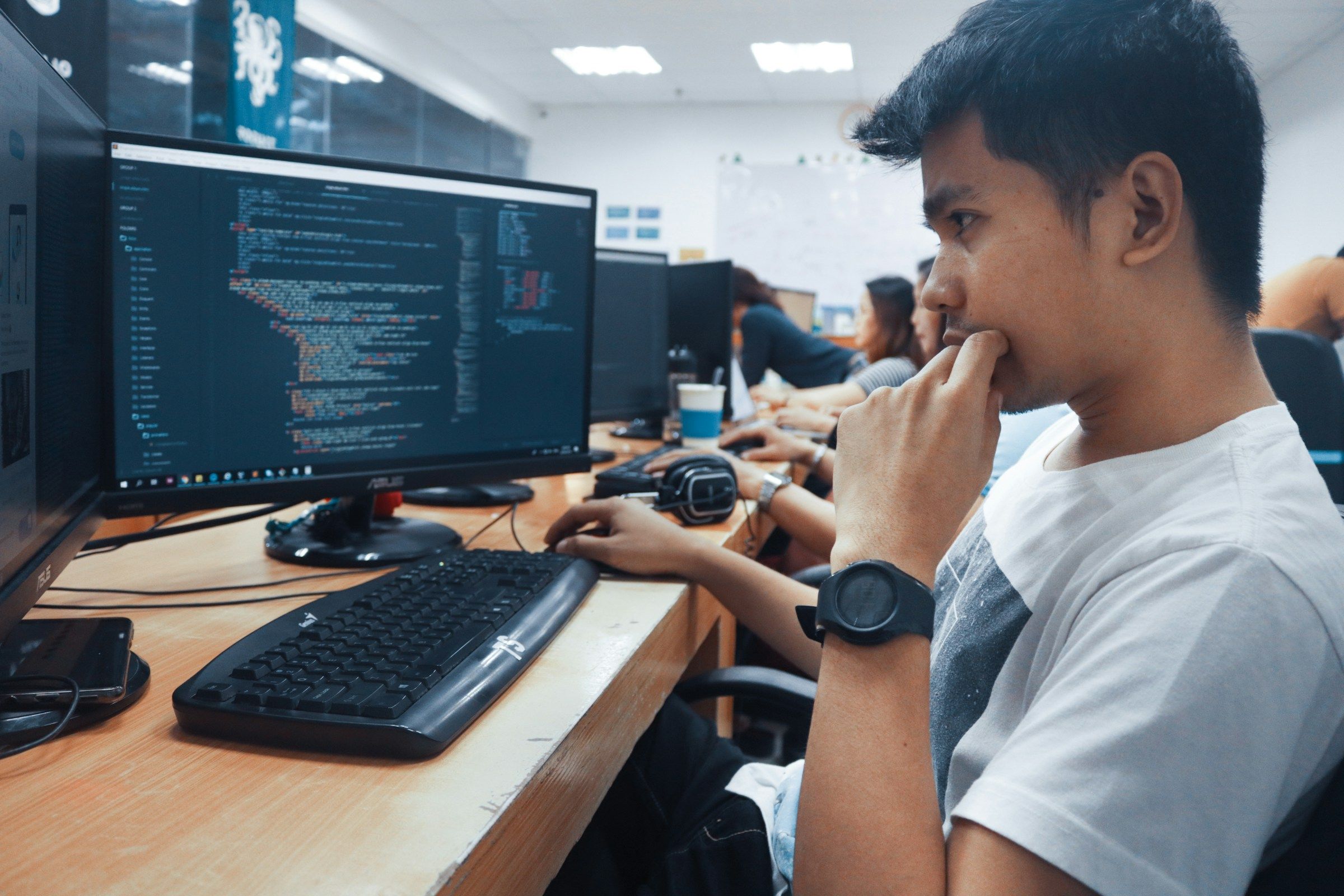 Quelles compétences et outils sont nécessaires pour devenir un Développeur WEB – Front End accompli ?