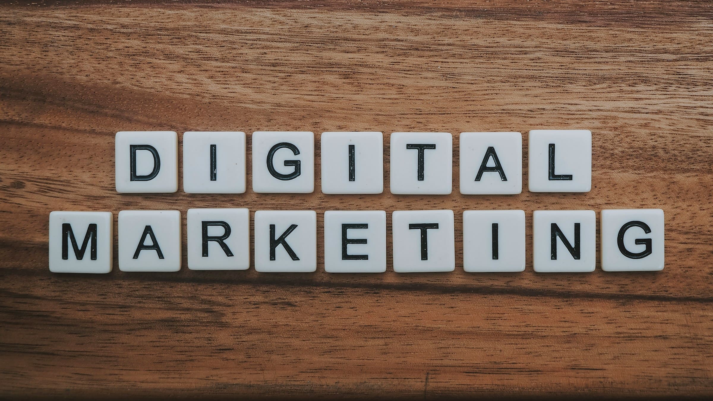 Lancer une carrière en digital marketing nécessite une préparation rigoureuse et un engagement constant envers l'apprentissage et le développement professionnel.
