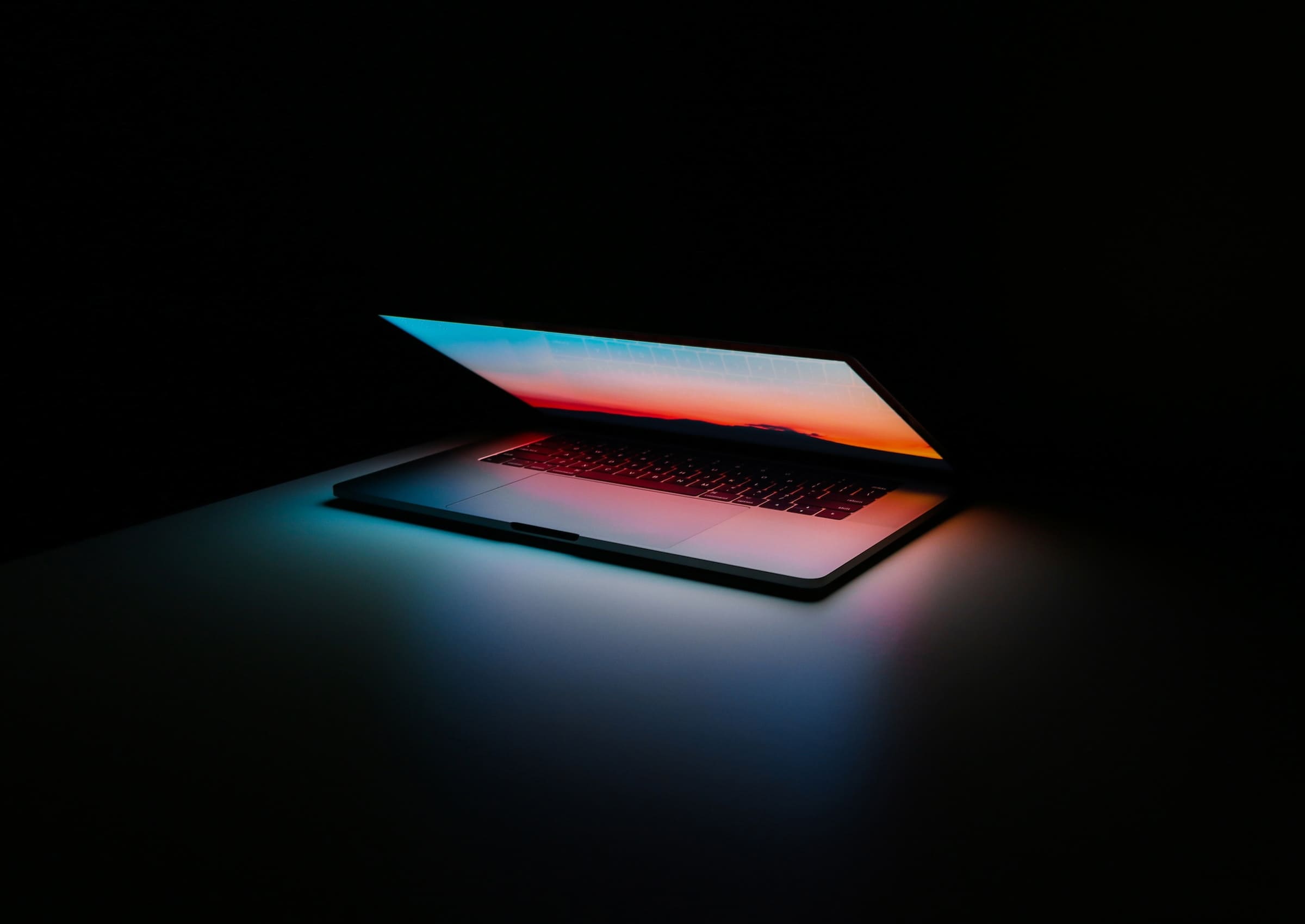 En 2024, certains métiers se distinguent déjà par leur fort potentiel de recrutement, reflet des tendances technologiques, écologiques, et sociétales.