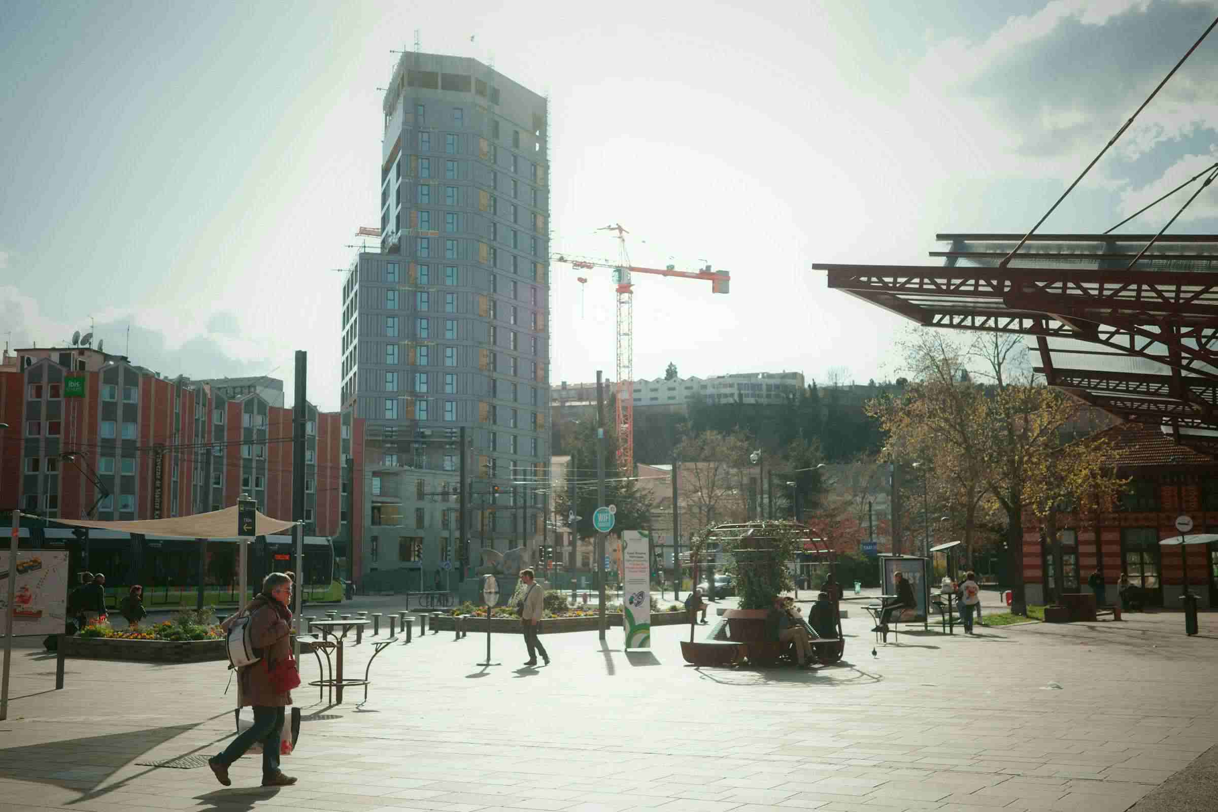 Dans le paysage éducatif stéphanois, la formation en ligne à Saint- étienne s'est imposée comme une réponse adaptée aux exigences d'une société en constante mutation.